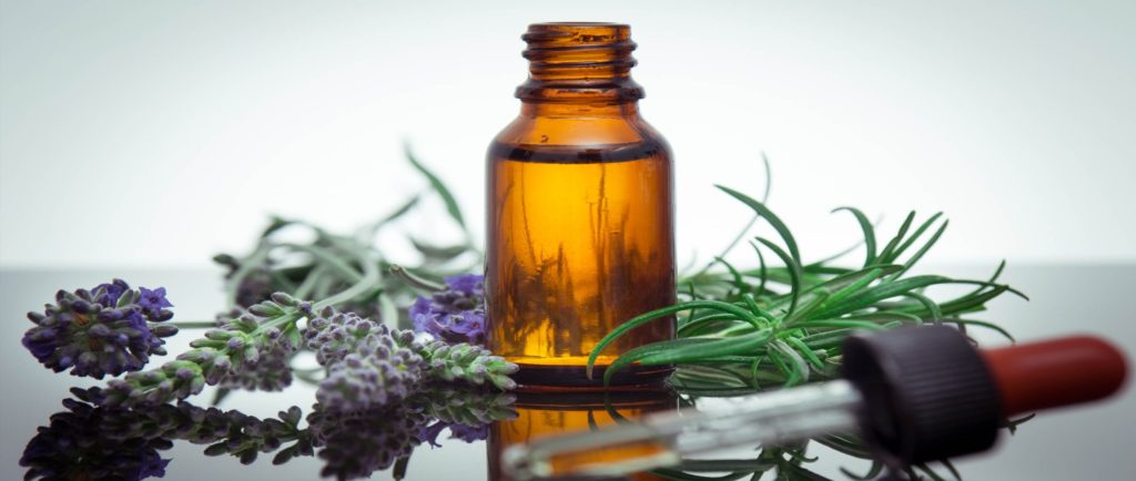 Esencia de lavanda, curso de aromaterapia en el Centro de Terapias Alternativas García y Lledó (Alicante). Aceite esencial de lavanda.